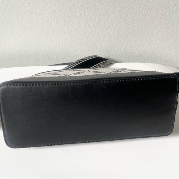 MICHAEL KORS-NWT Jet Set Charm Black Crossbody Bag Black and White Thick Strap - Picture 9 of 10